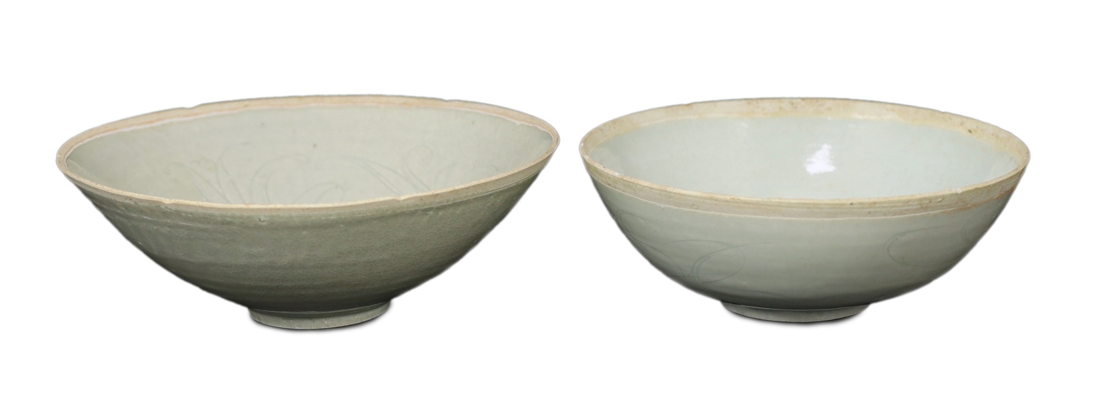 Two Chinese Qingbai bowls, Song dynasty, 19. 5 cm and 17 cm diameter